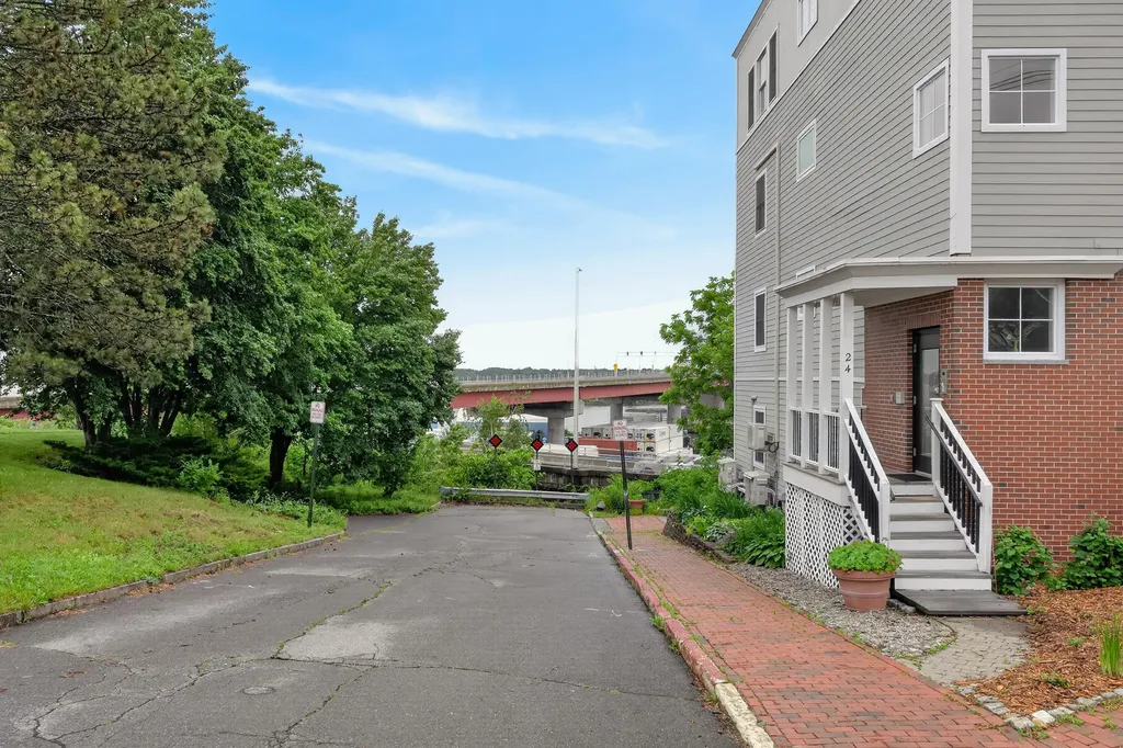 24 Brackett Street Portland ME 04102