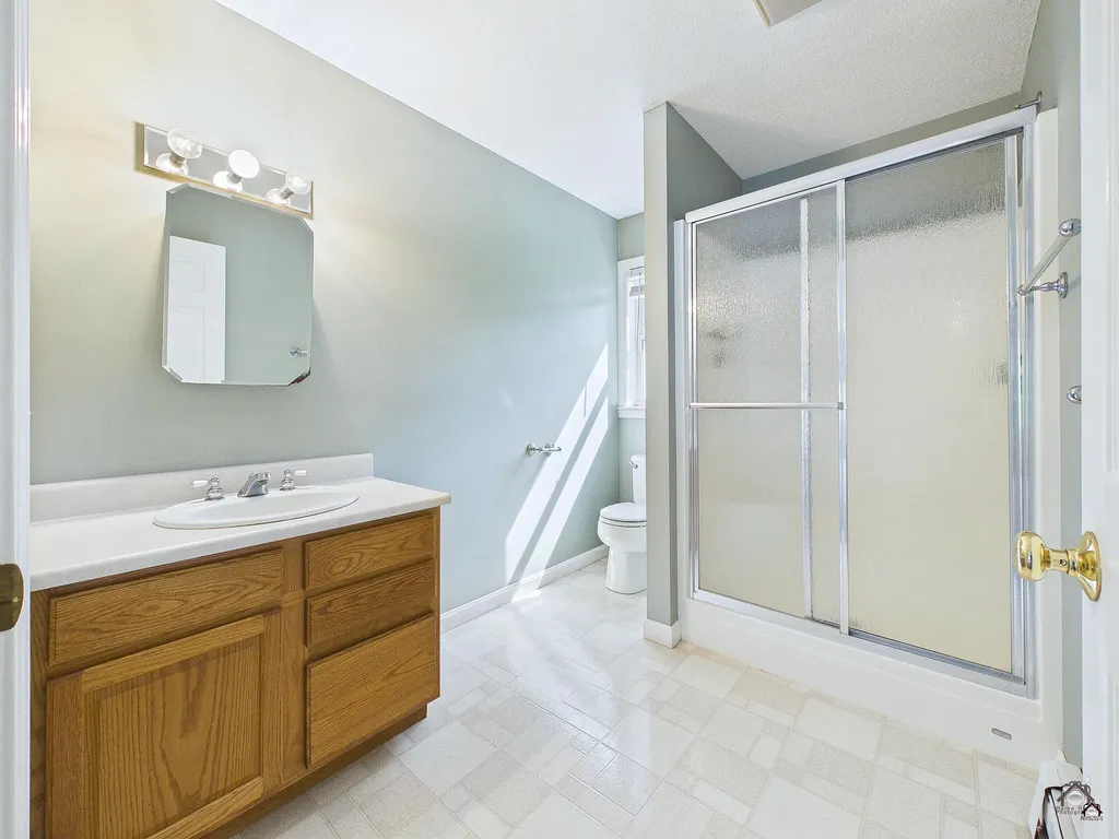 18 Fairview Court Auburn ME 04210