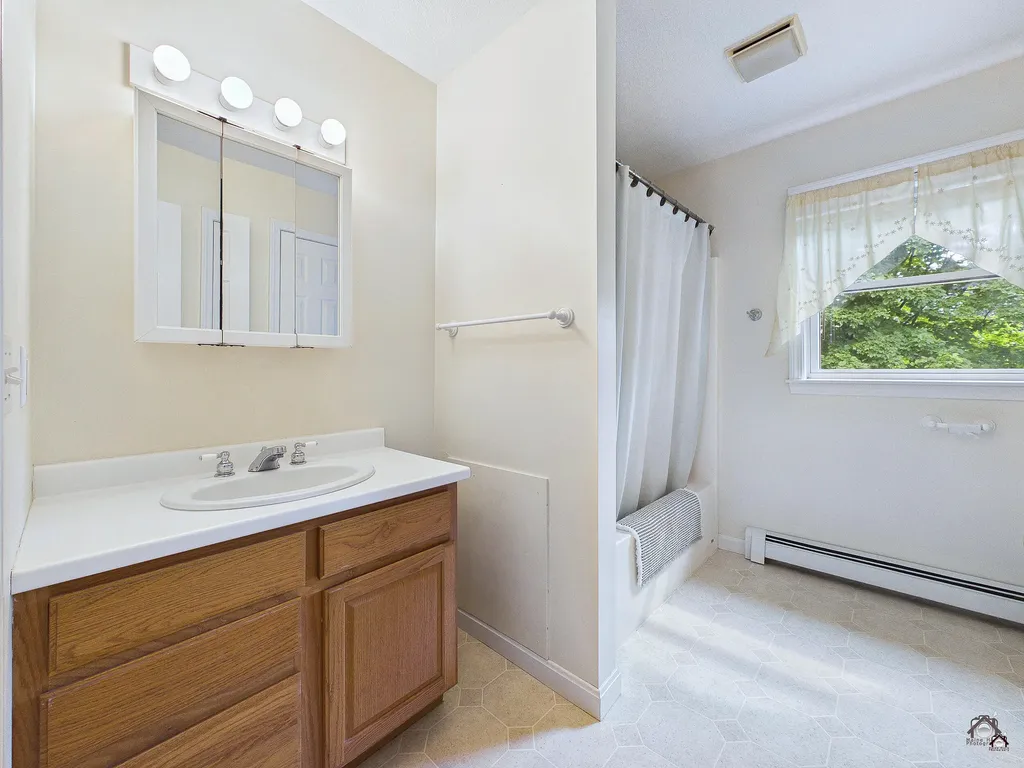 18 Fairview Court Auburn ME 04210