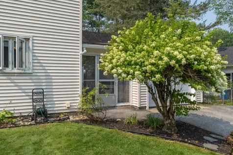 18 Fairview Court Auburn ME 04210
