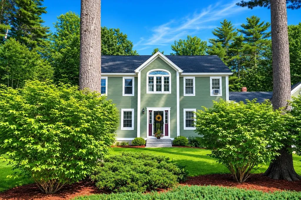 38 Lakeside Drive Falmouth ME 04105