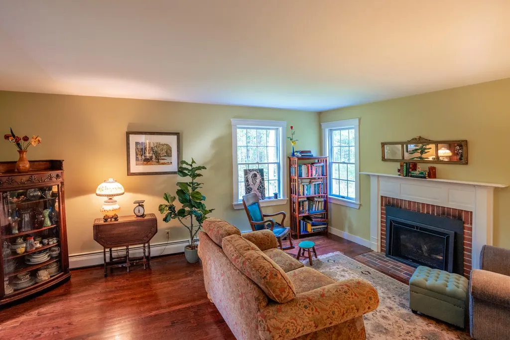 38 Lakeside Drive Falmouth ME 04105