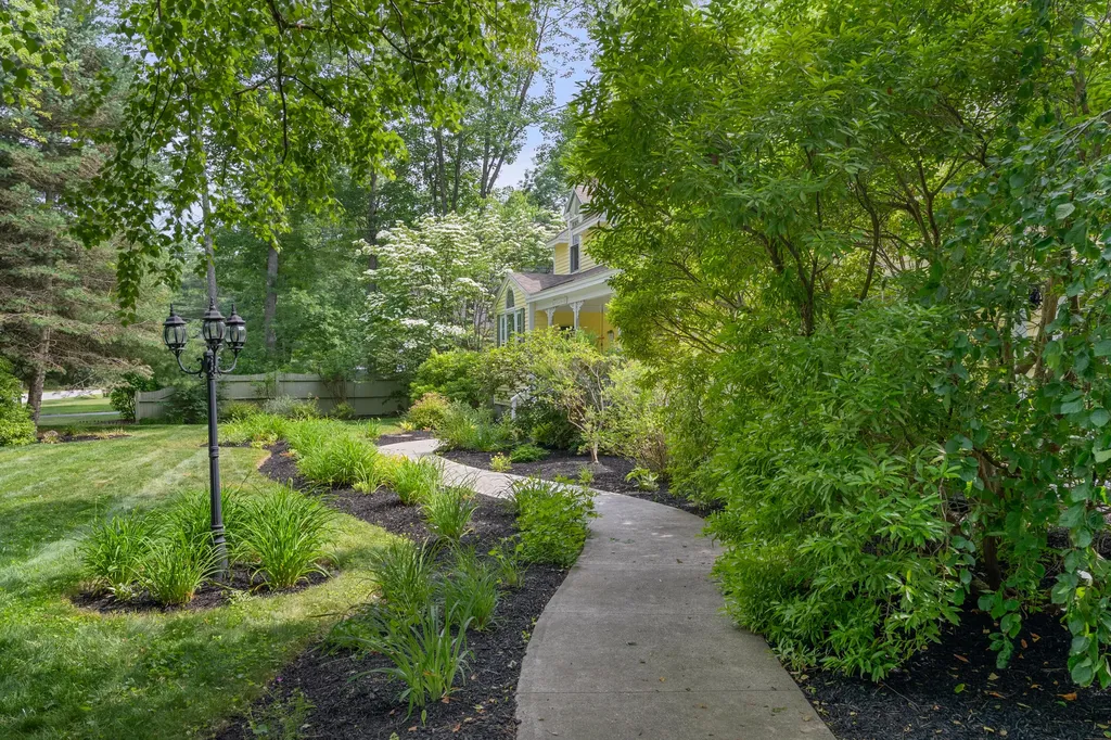 25 Sumac Drive Brunswick ME 04011