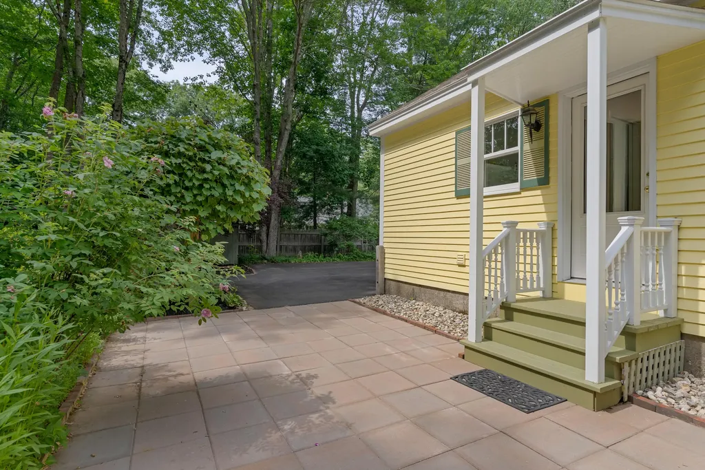 25 Sumac Drive Brunswick ME 04011