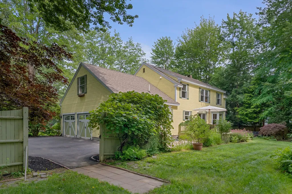 25 Sumac Drive Brunswick ME 04011
