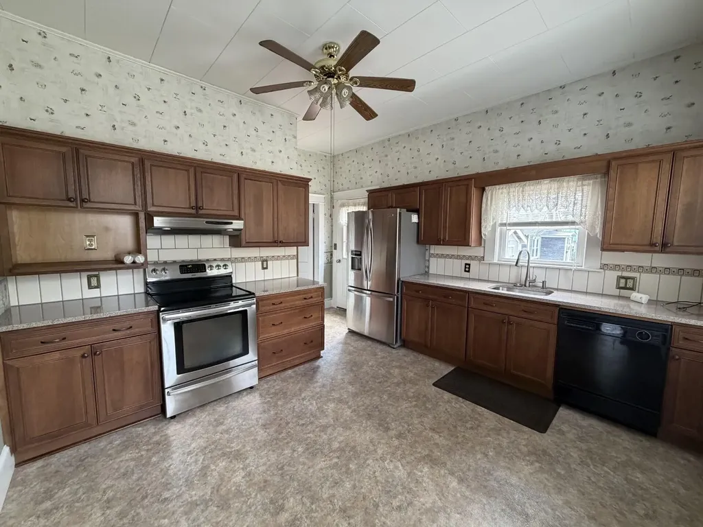 2 Pleasant Court Houlton ME 04730