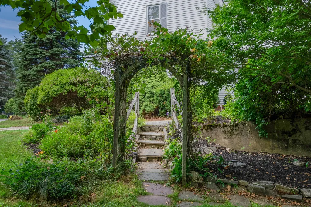125 Main Street Lisbon ME 04252