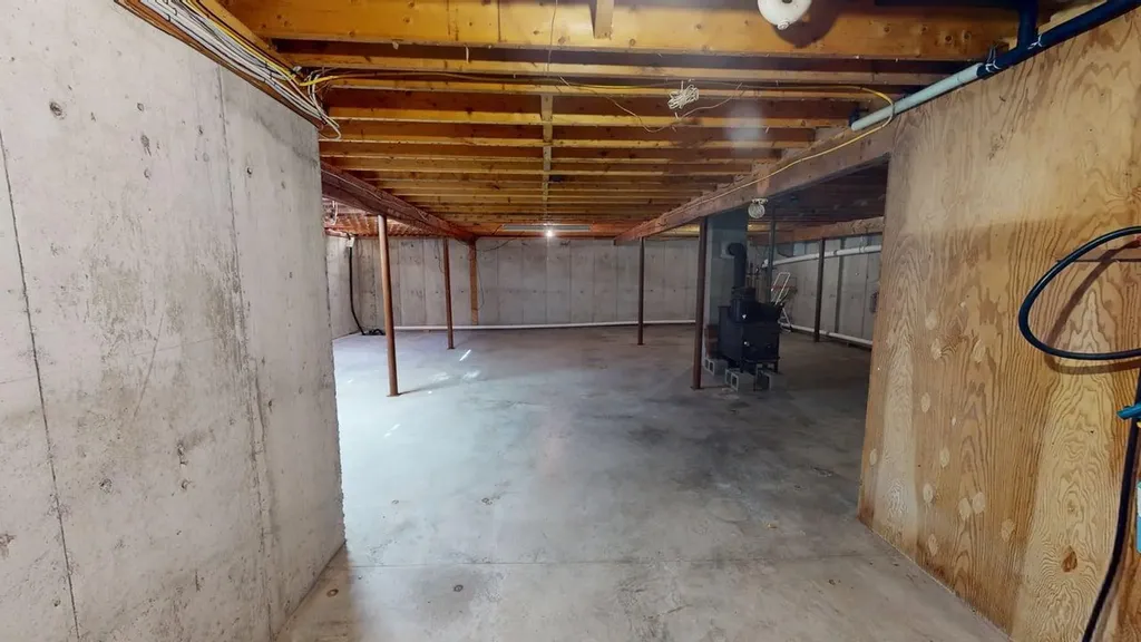 63 Fisher Road Holden ME 04429