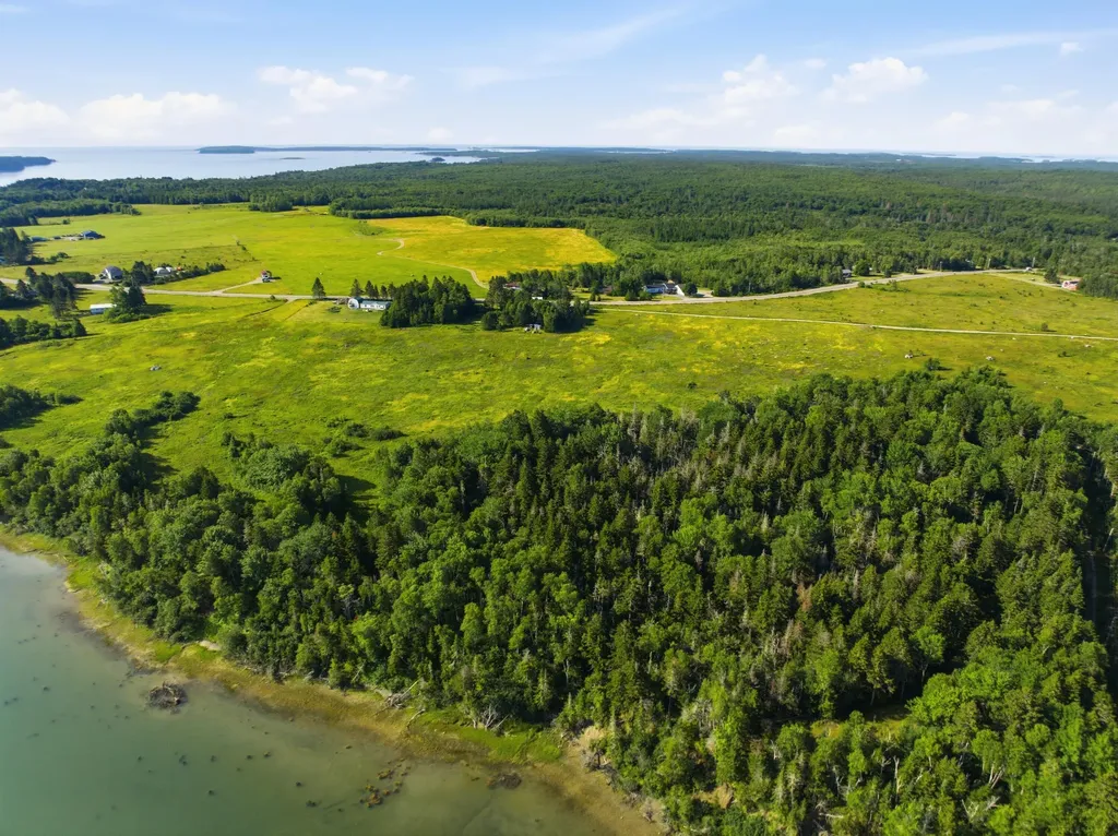 18 Middle Ground View Jonesport ME 04649