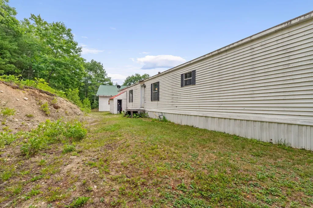 914 Pond Road Wales ME 04280