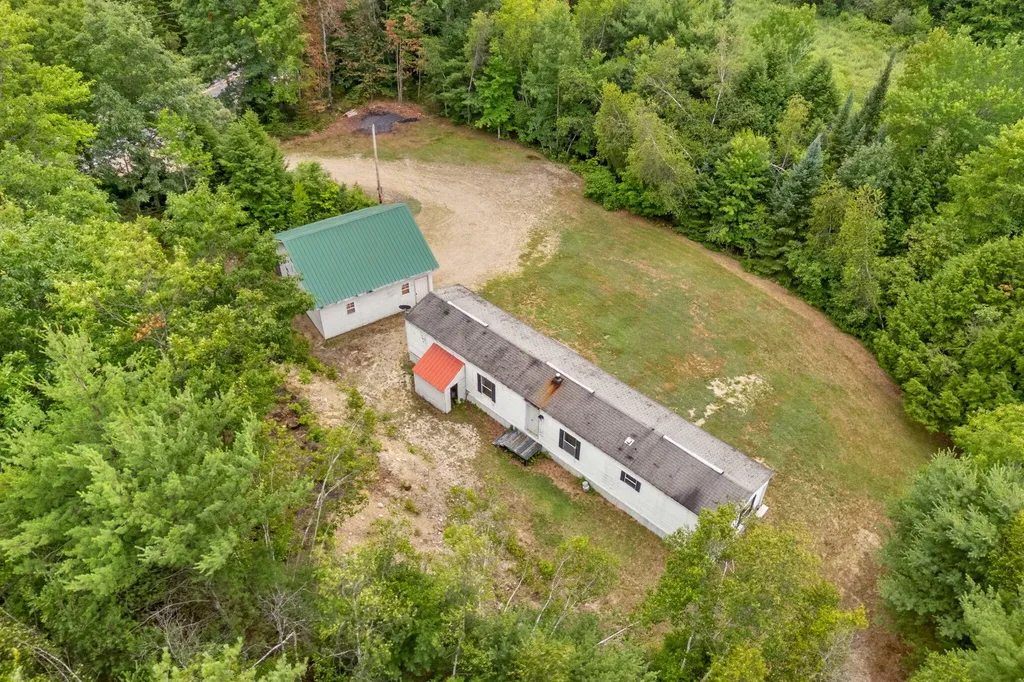 914 Pond Road Wales ME 04280
