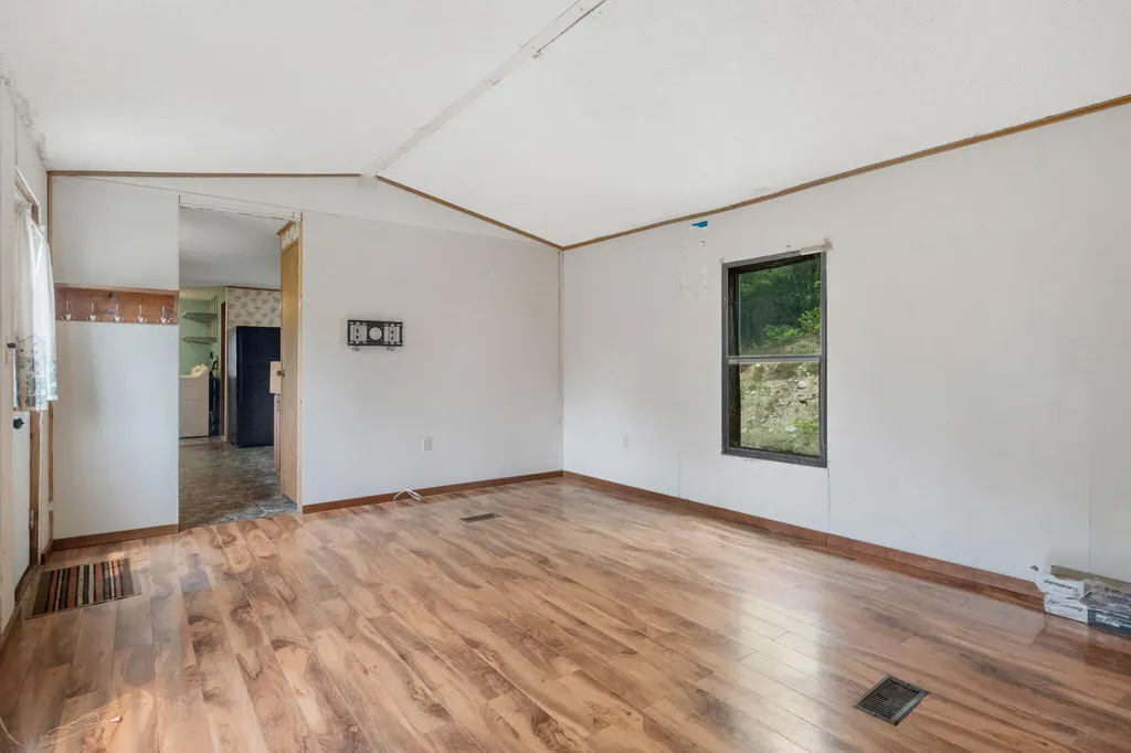 914 Pond Road Wales ME 04280