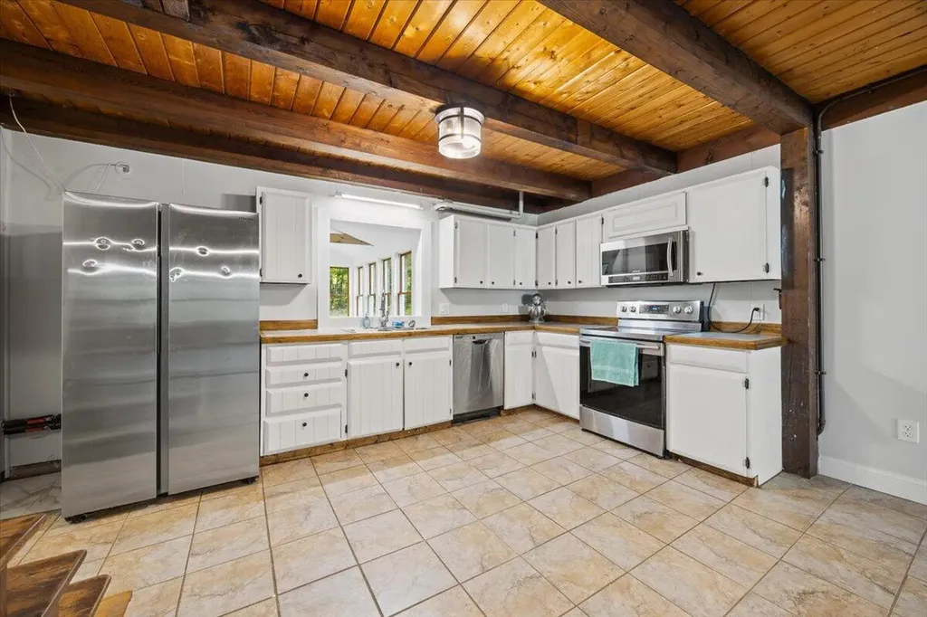 377 River Road Bowdoinham ME 04008