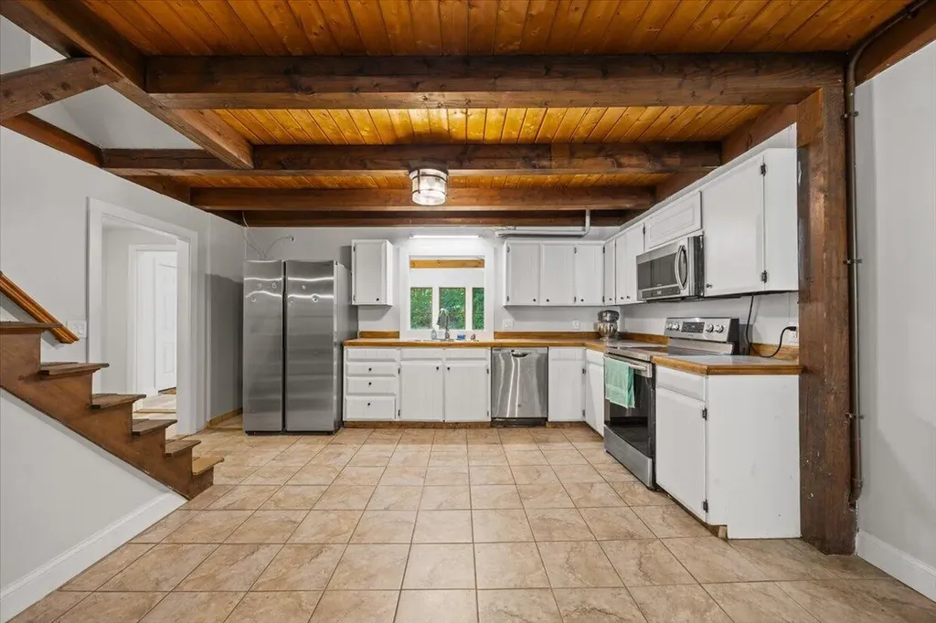 377 River Road Bowdoinham ME 04008