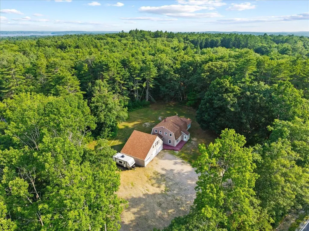 377 River Road Bowdoinham ME 04008