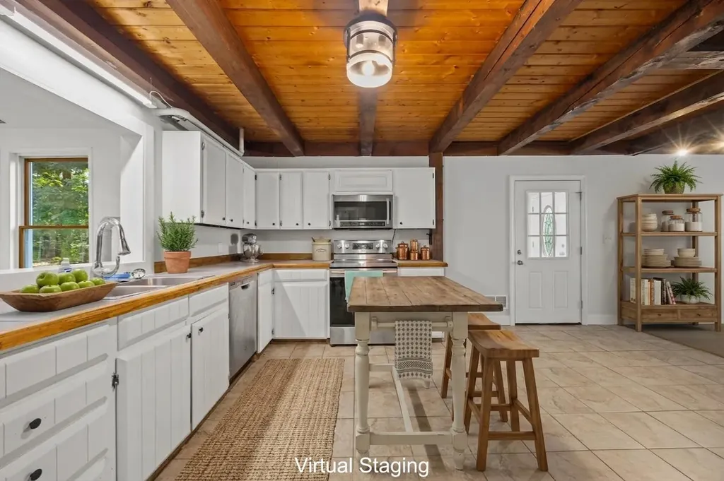 377 River Road Bowdoinham ME 04008