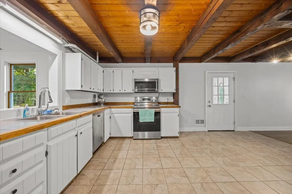 377 River Road Bowdoinham ME 04008