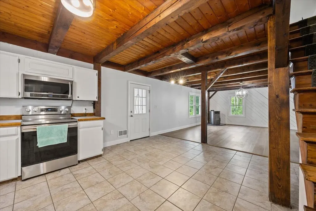 377 River Road Bowdoinham ME 04008