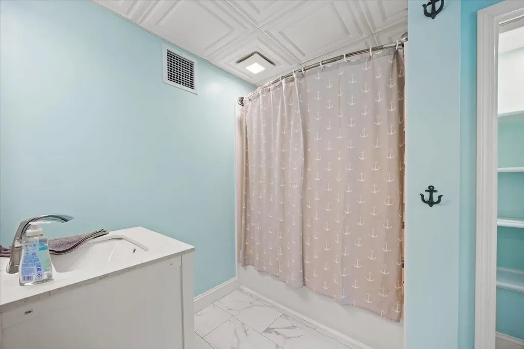 377 River Road Bowdoinham ME 04008