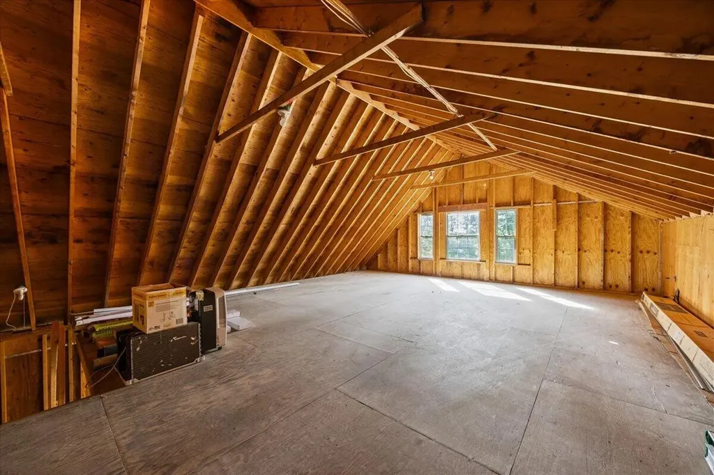 377 River Road Bowdoinham ME 04008