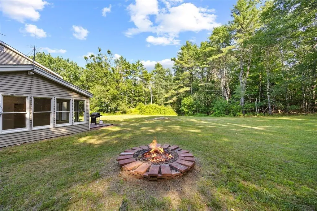 377 River Road Bowdoinham ME 04008