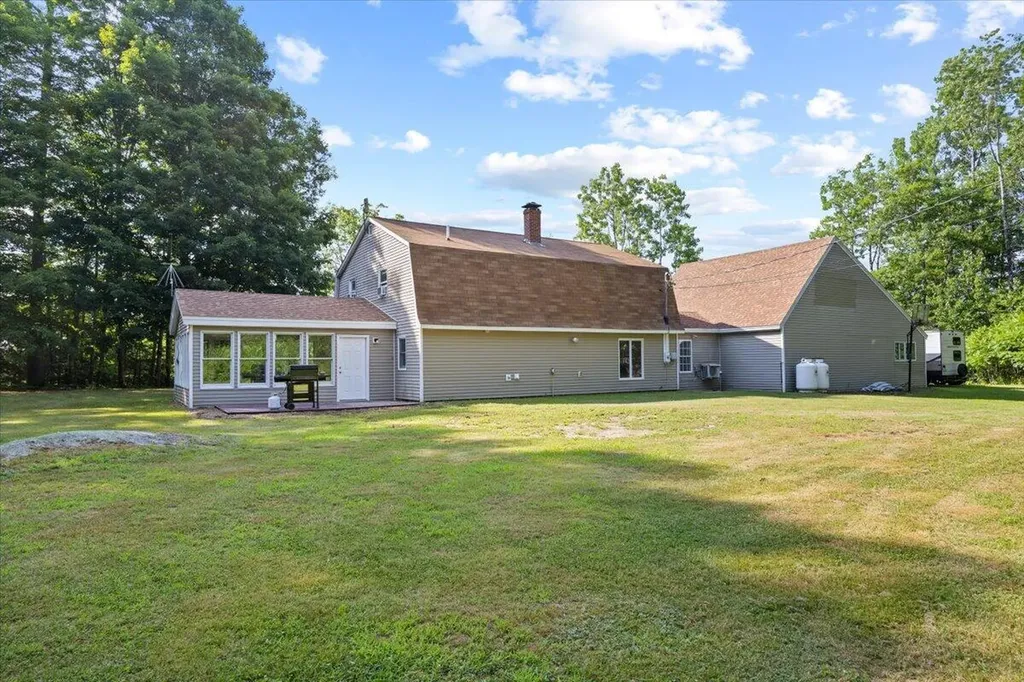 377 River Road Bowdoinham ME 04008