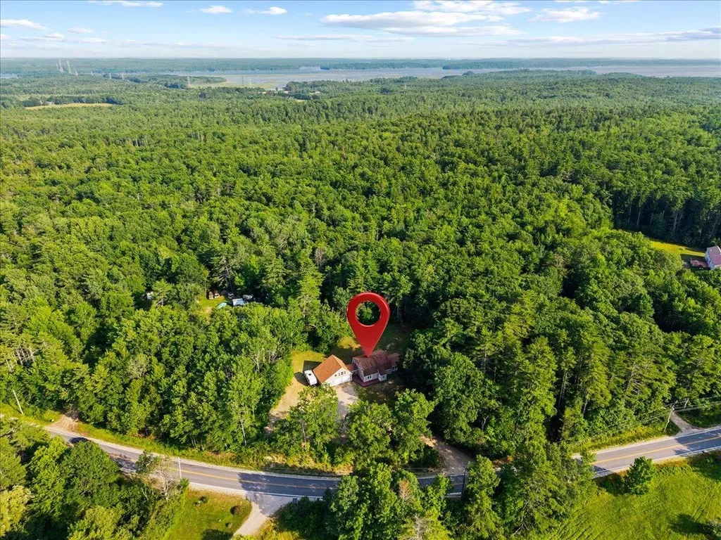 377 River Road Bowdoinham ME 04008