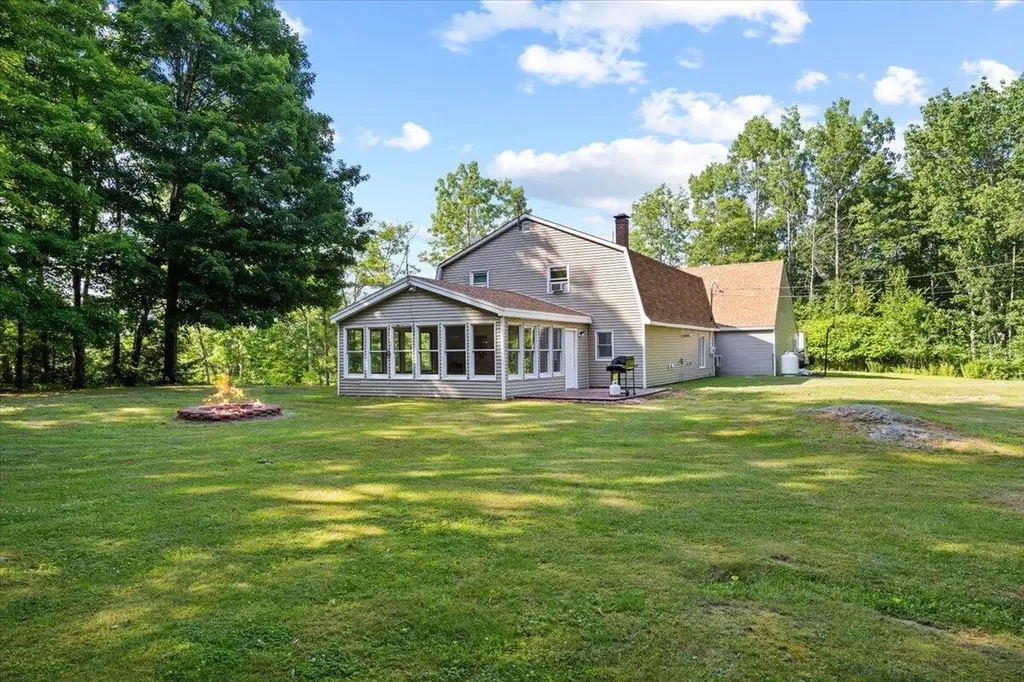 377 River Road Bowdoinham ME 04008