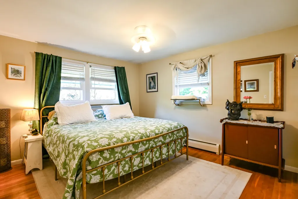 21 Vernon Road Cape Elizabeth ME 04107