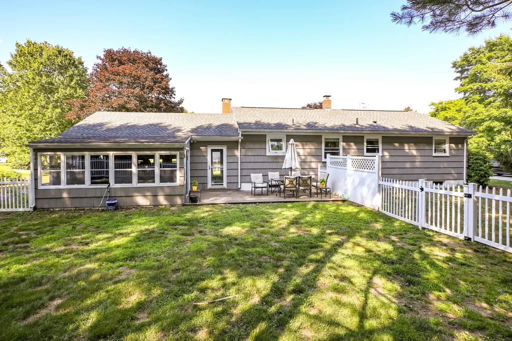 21 Vernon Road Cape Elizabeth ME 04107