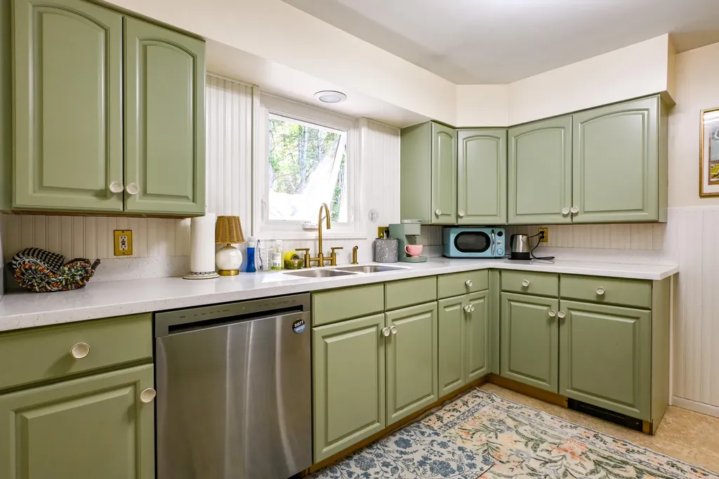21 Vernon Road Cape Elizabeth ME 04107