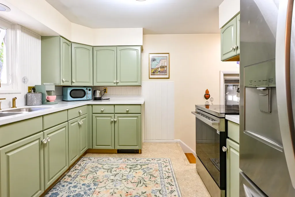 21 Vernon Road Cape Elizabeth ME 04107