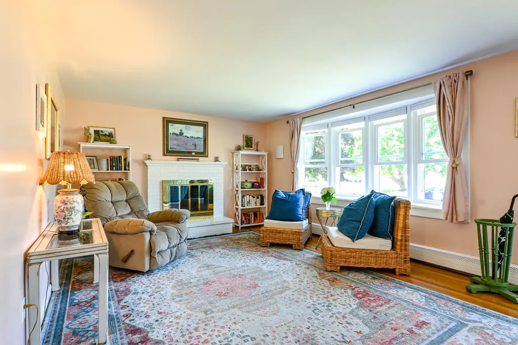 21 Vernon Road Cape Elizabeth ME 04107