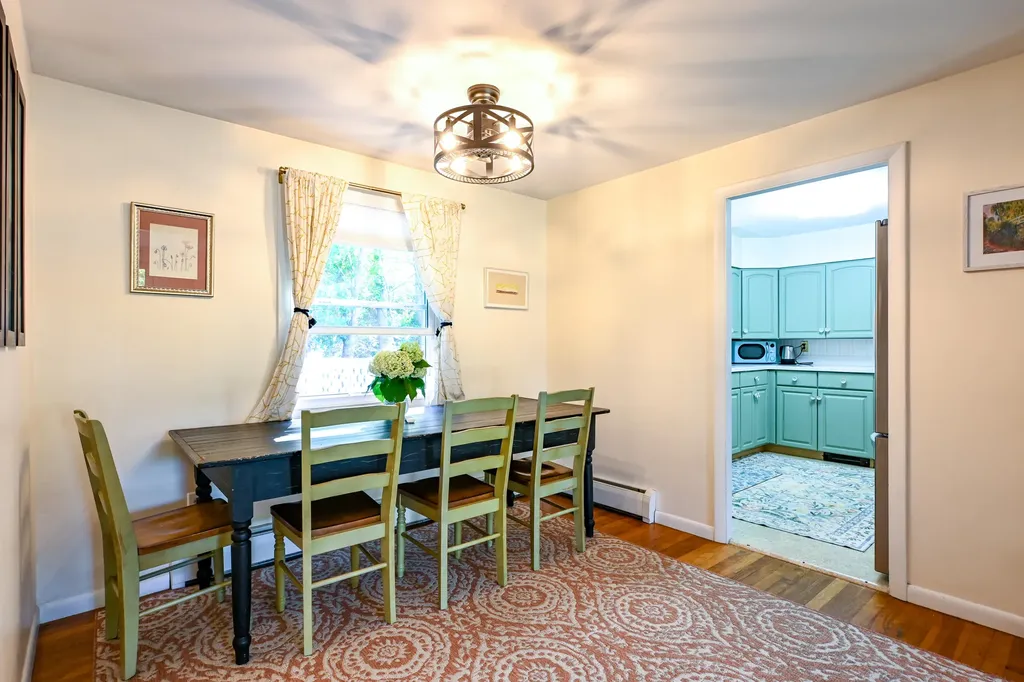 21 Vernon Road Cape Elizabeth ME 04107