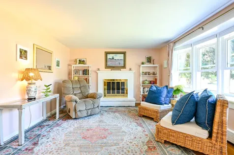 21 Vernon Road Cape Elizabeth ME 04107
