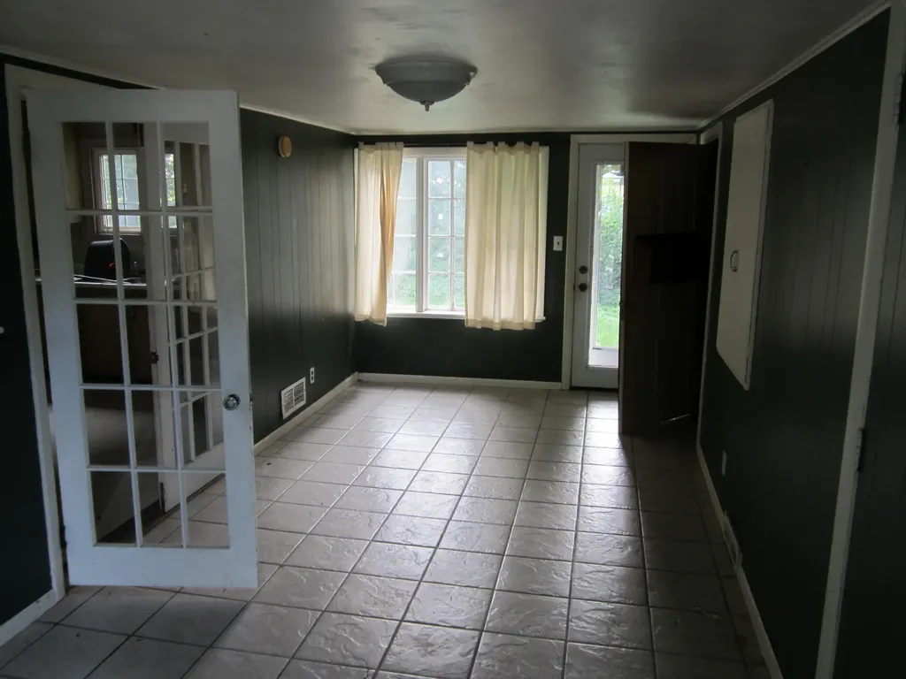 9 Charles Street Lewiston ME 04240