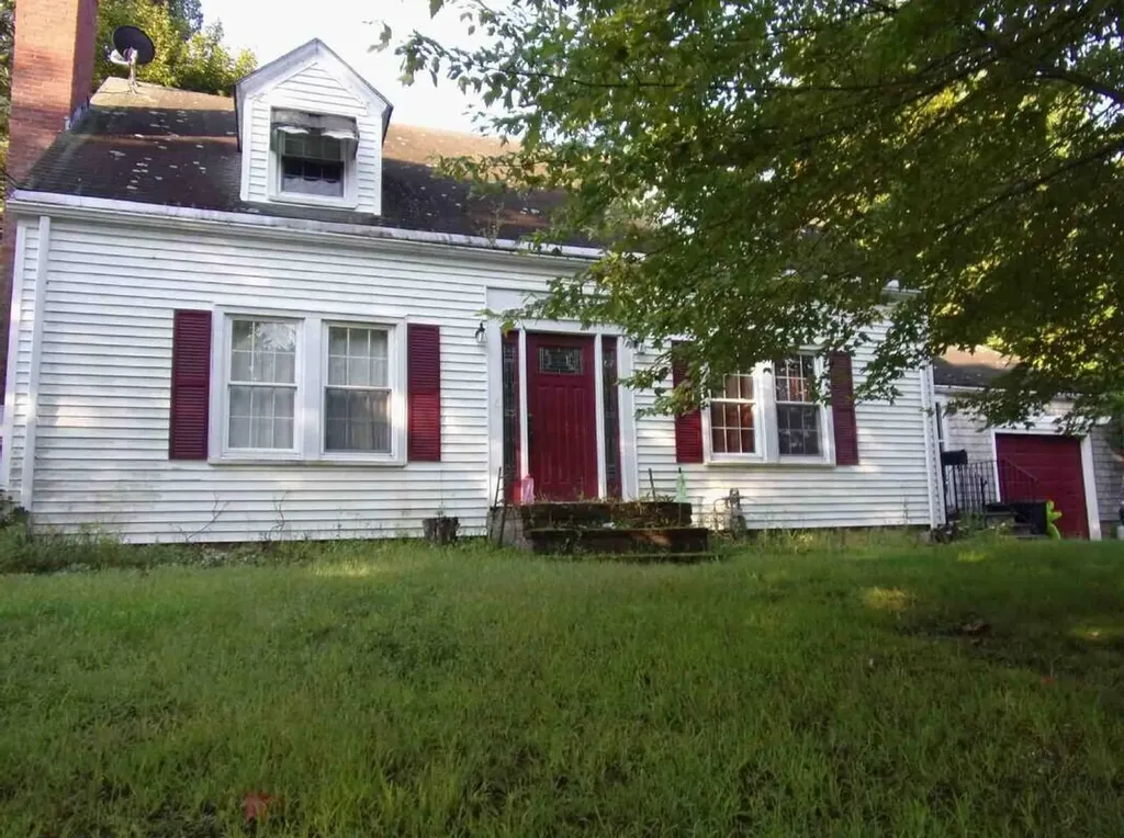 9 Charles Street Lewiston ME 04240