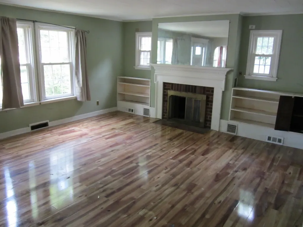 9 Charles Street Lewiston ME 04240