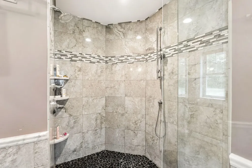 21 Callaway Drive Gray ME 04039