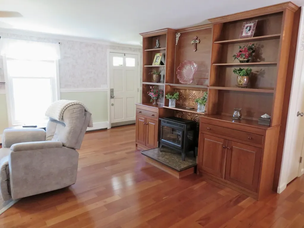 33 Oak Wood Drive Gorham ME 04038