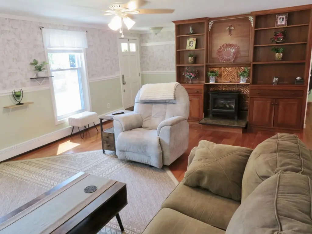 33 Oak Wood Drive Gorham ME 04038