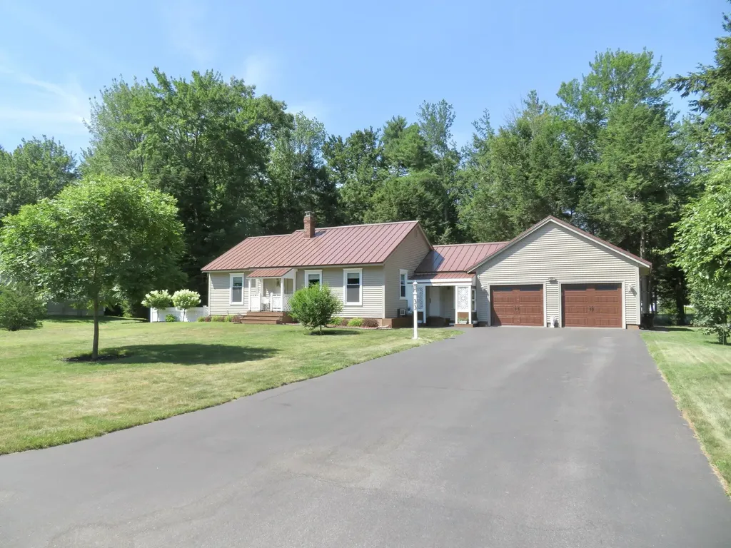 33 Oak Wood Drive Gorham ME 04038