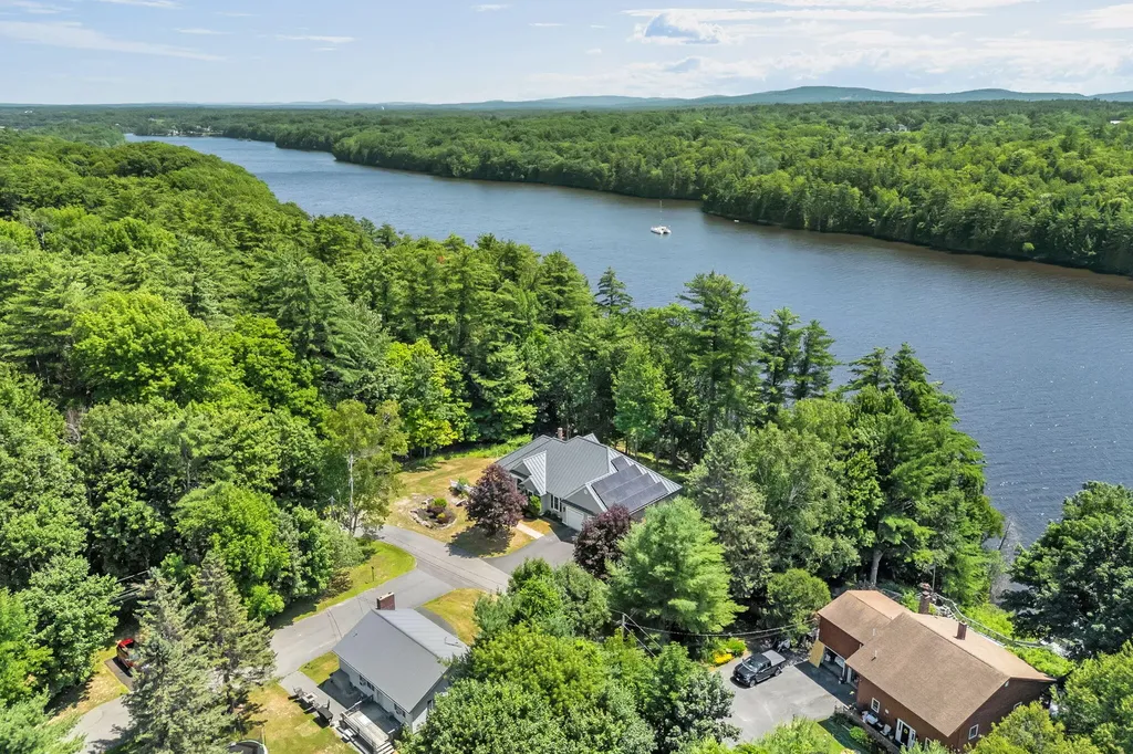 22 Murphy Lane Hampden ME 04444