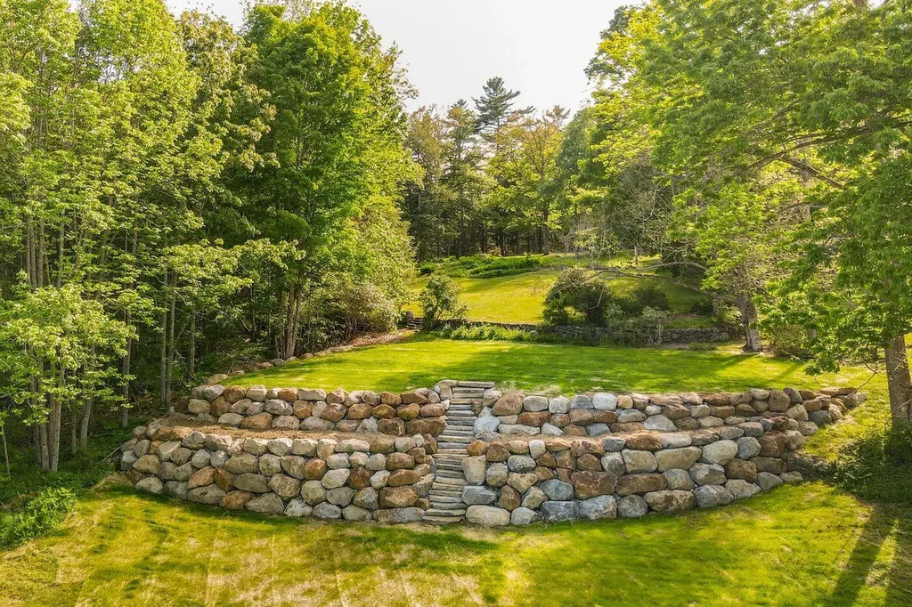 1406 Atlantic Highway Northport ME 04849