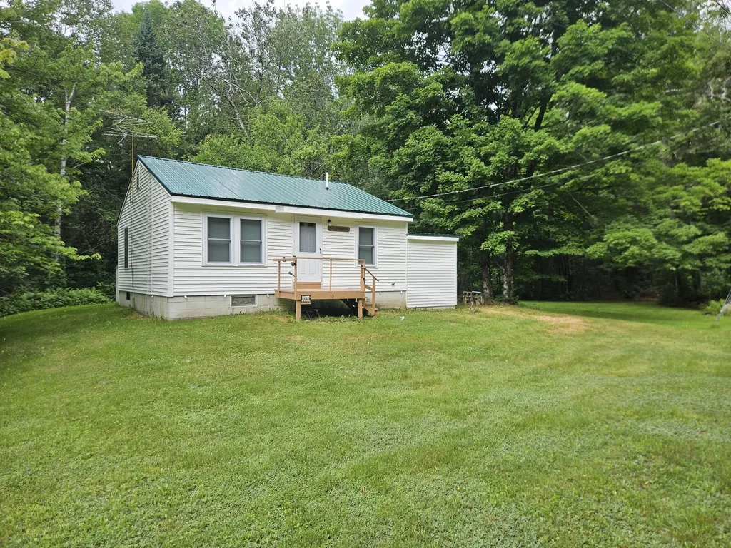 10 Moosehorn Road Abbot ME 04406