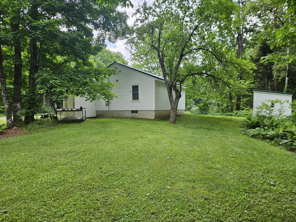 10 Moosehorn Road Abbot ME 04406
