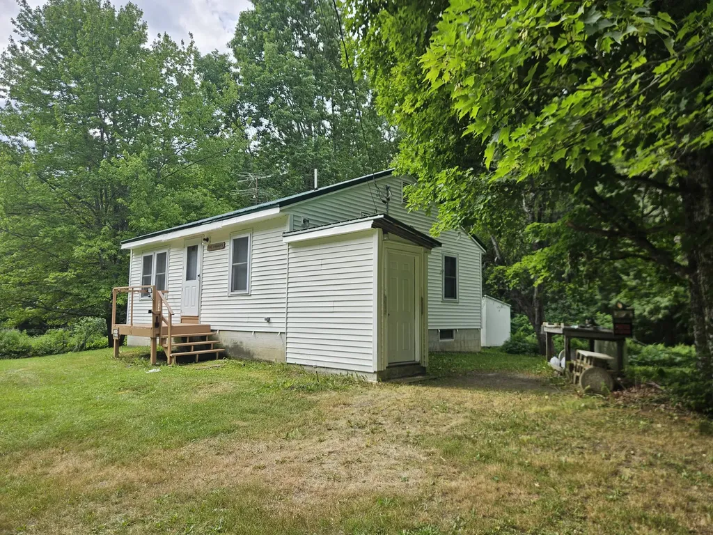 10 Moosehorn Road Abbot ME 04406