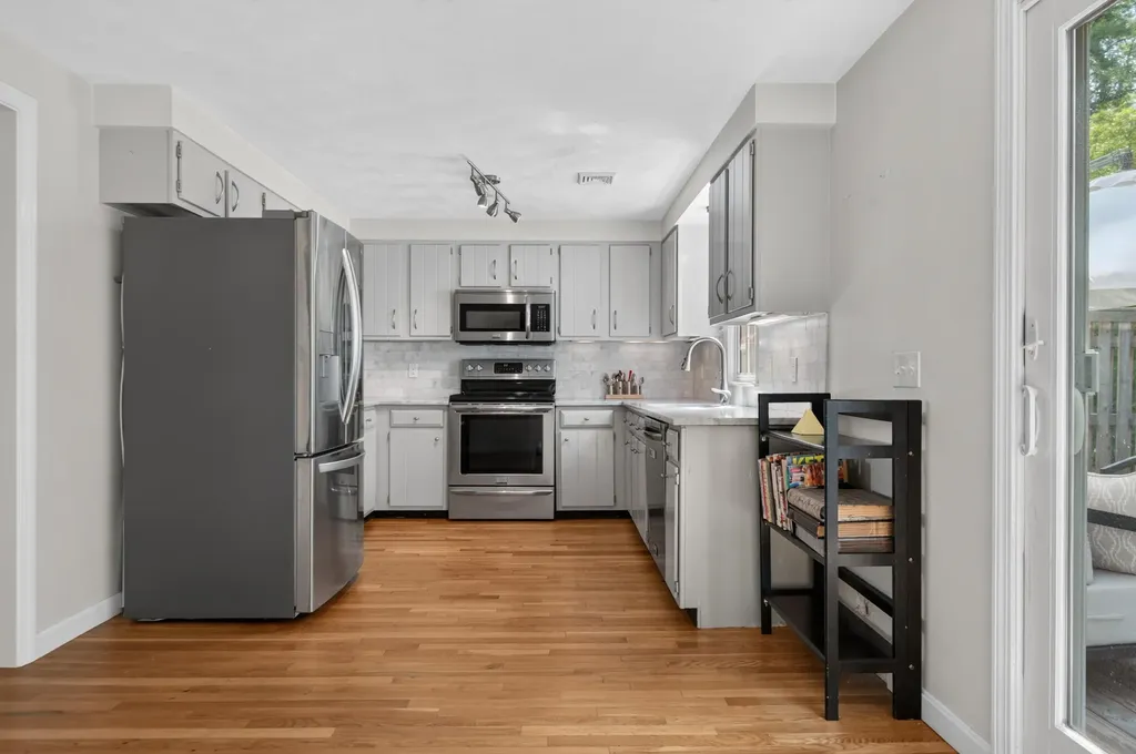 46 Colonial Village Falmouth ME 04105