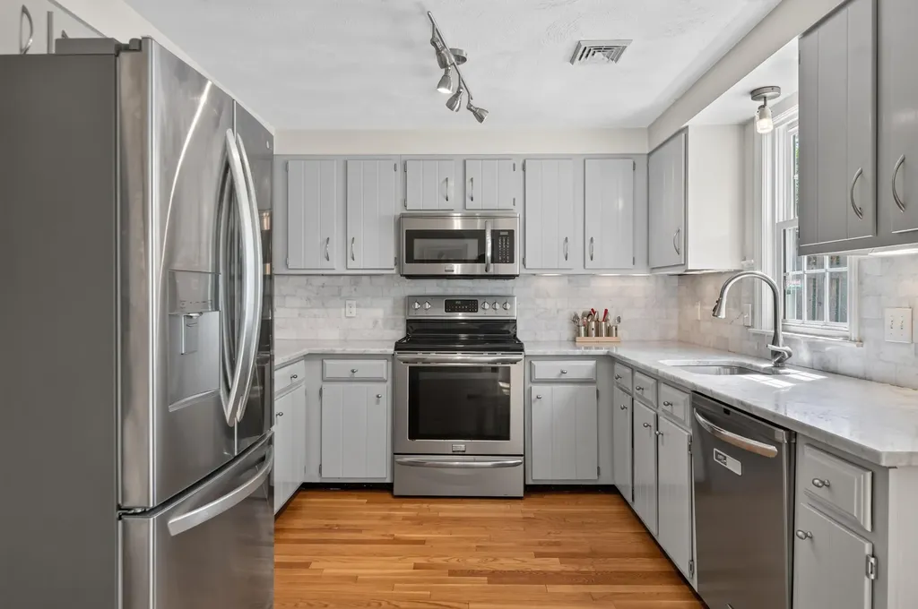 46 Colonial Village Falmouth ME 04105