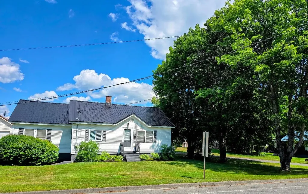 35 Harrison Avenue Dover-foxcroft ME 04426